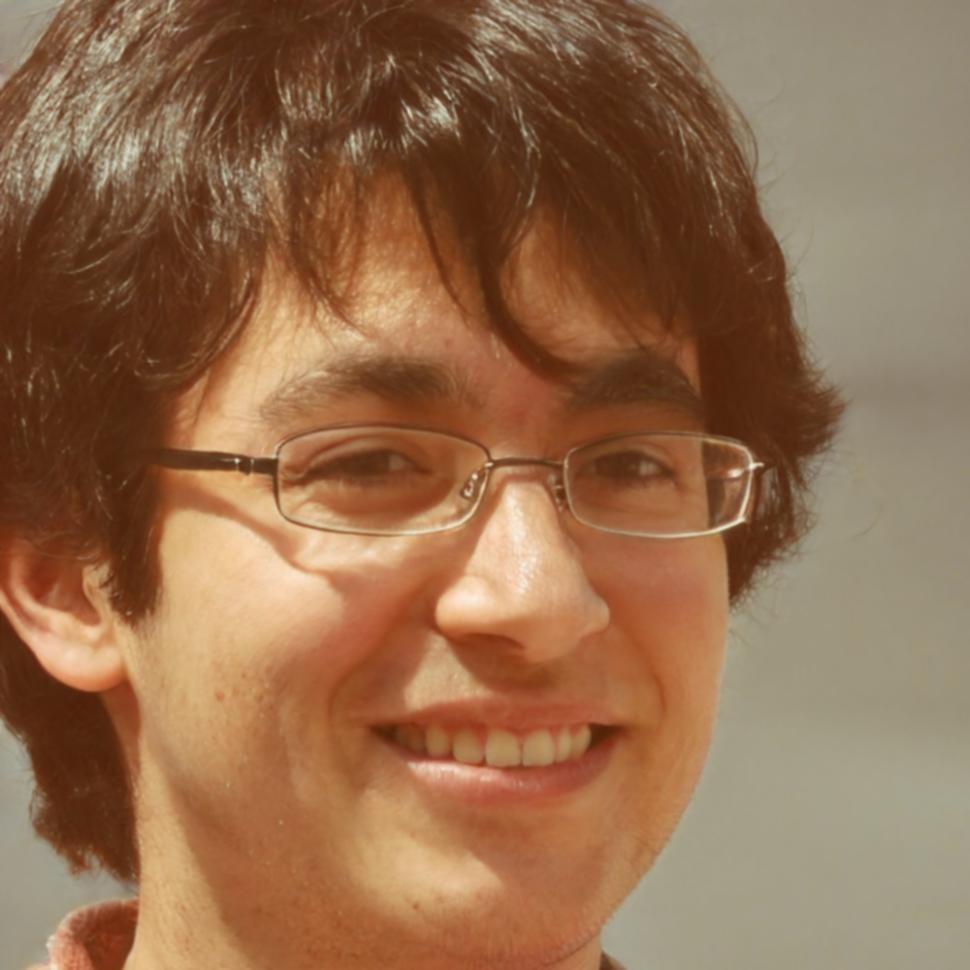 Testimonio de coordinador educativo sobre plataforma de monitoreo presupuestario